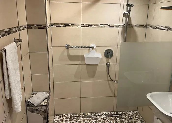 Zum Rosenhuegel بيت للعطل *